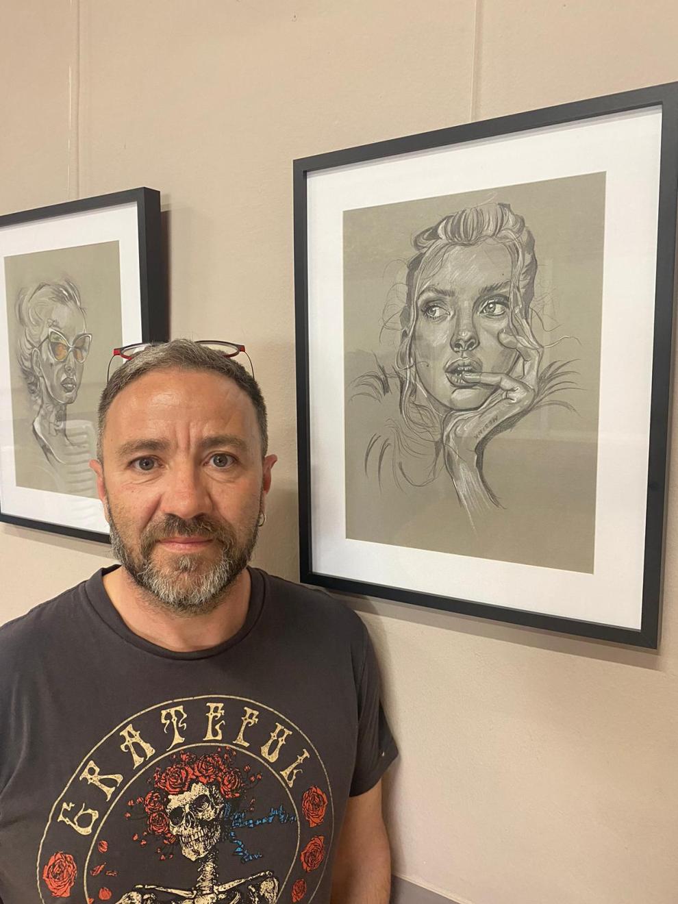 L’artista Àlex Castillo exposa els seus retrats per primera vegada a Olost